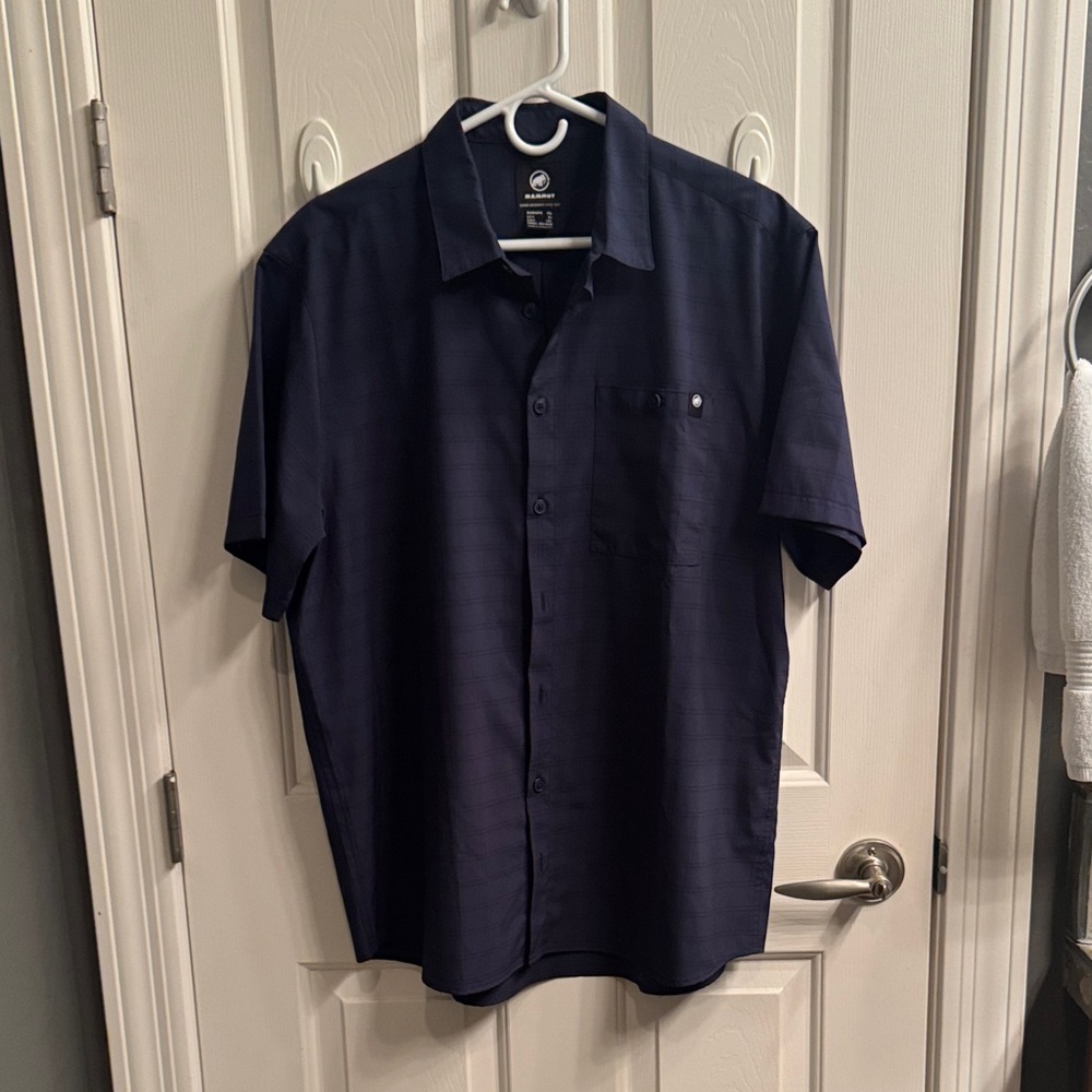 Men’s Mammut Navy blue Short sleeve button down size XL